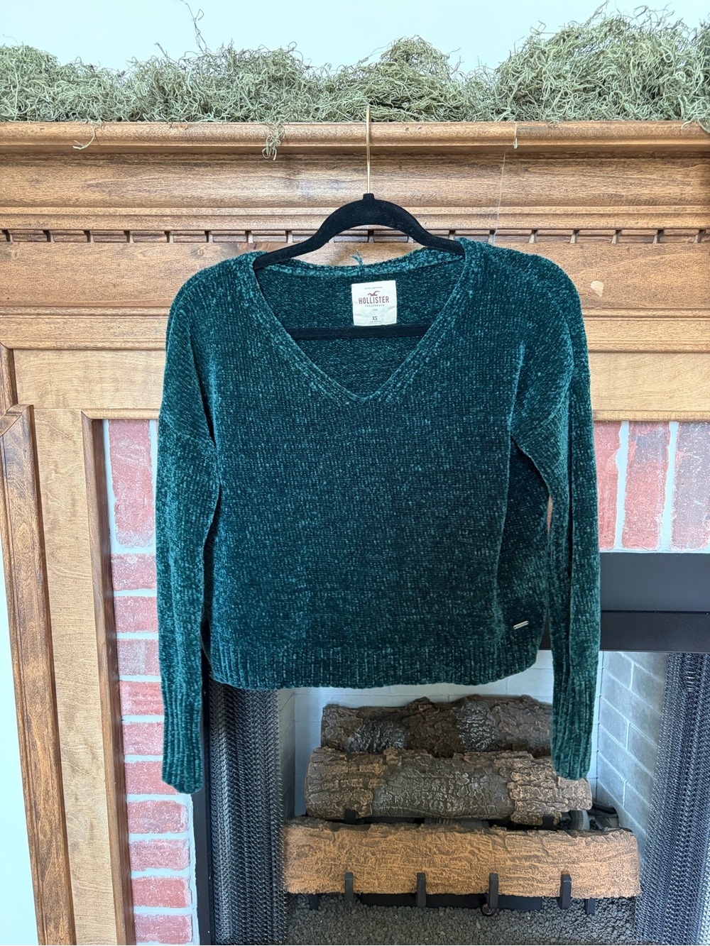 Hollister Women's Deep Green Chenille V-Neck Sweater